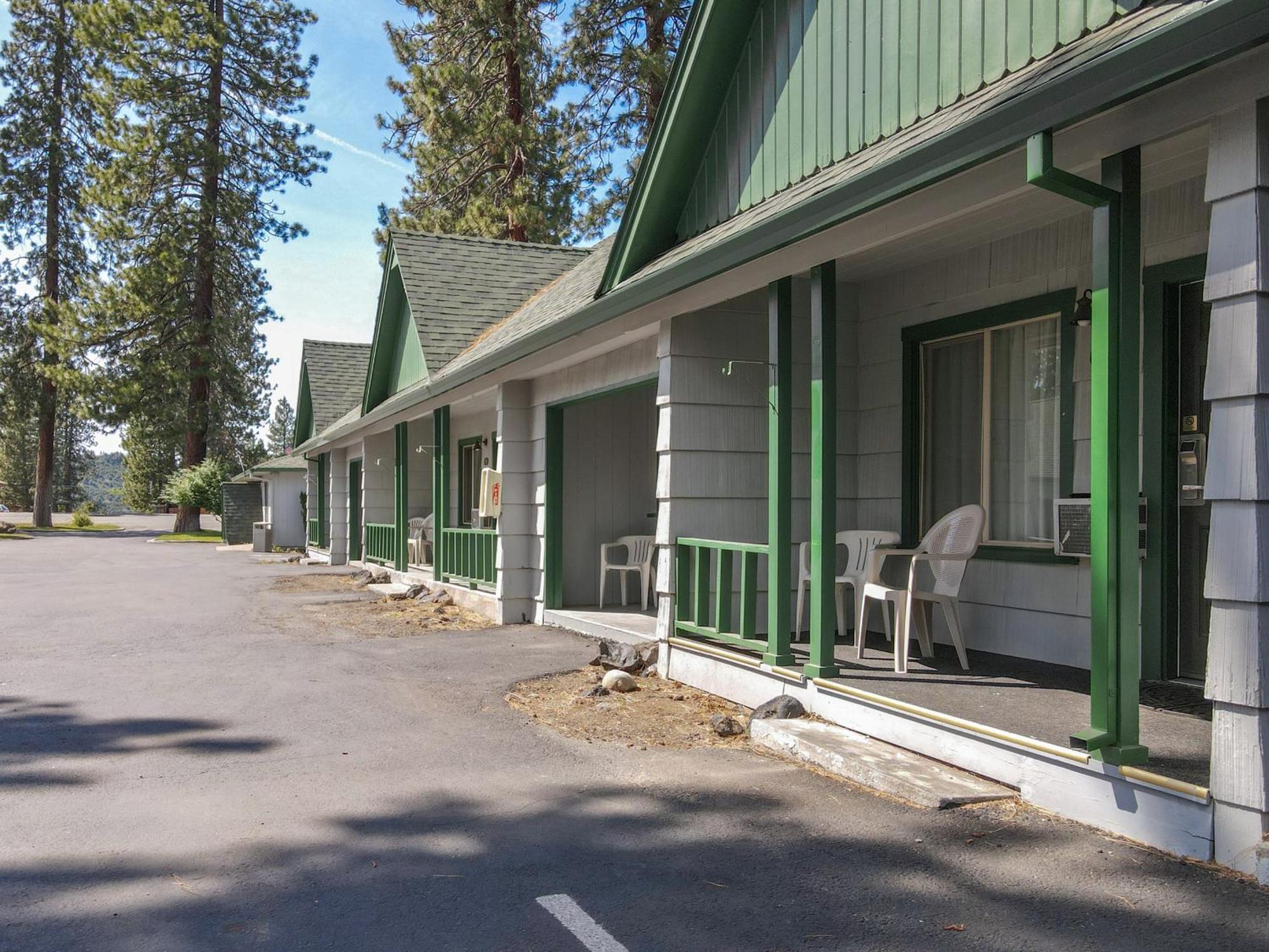 Green Gables Motel & Suites Burney Екстериор снимка